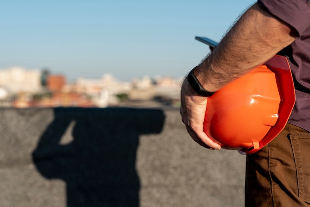 Homme, tenue, orange, casque Photo gratuit