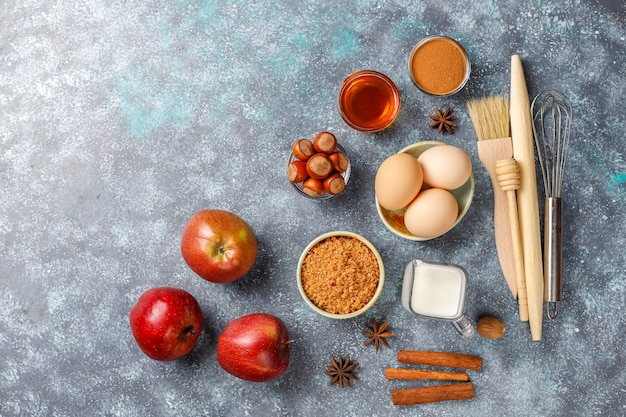 Ingredients De Cuisson Traditionnels D Automne Pommes Cannelle Noix Photo Gratuite