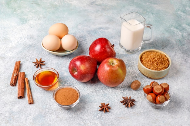 Ingredients De Cuisson Traditionnels D Automne Pommes Cannelle Noix Photo Gratuite Ingredients De Cuisson Traditionnels D Automne Pommes Cannelle Noix Photo Gratuite