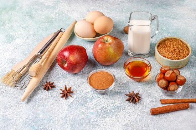Ingredients De Cuisson Traditionnels D Automne Pommes Cannelle Noix Photo Gratuite Ingredients De Cuisson Traditionnels D Automne Pommes Cannelle Noix Photo Gratuite