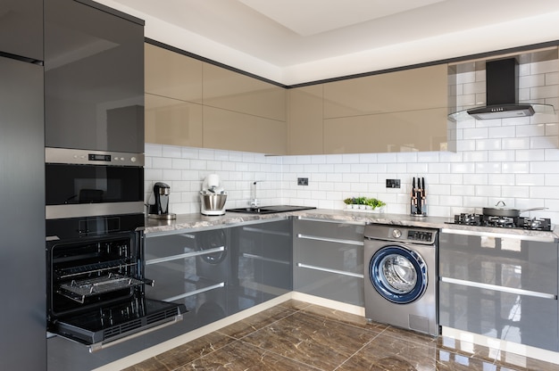 Intérieur De Cuisine Moderne De Luxe Blanc Beige Et Gris