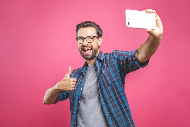 J adore Le Selfie  Beau Jeune  Homme  En Chemise Tenant La 