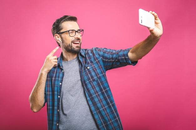 J adore Le Selfie  Beau  Jeune Homme  En Chemise Tenant La 