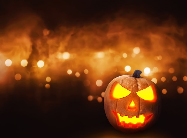 Jack o'lantern sur fond flou Photo Premium