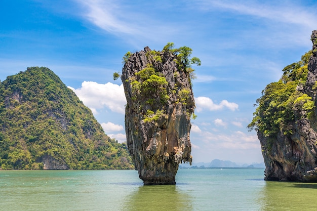 James Bond Island Dans La Baie  De  Phang  Nga  Tha lande  