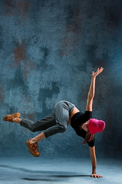 Jeune Femme Break Dance.  Photo Gratuite