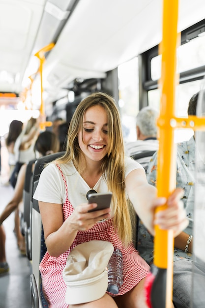 Jeune femme dans le bus  Télécharger des Photos gratuitement