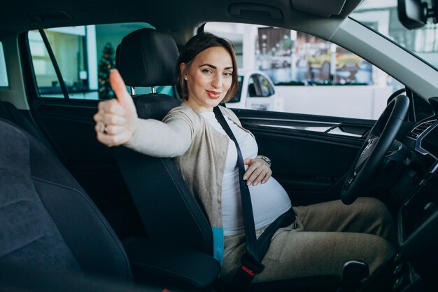 Jeune, Femme Enceinte, Essai, Voiture, Voiture, Salle Exposition