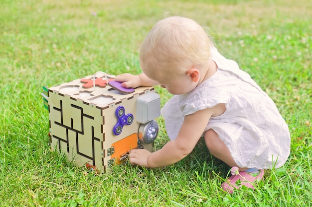 porte bébé jouet fille