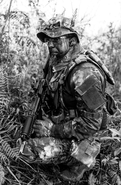 https://image.freepik.com/photos-gratuite/joueur-jeu-militaire-airsoft-uniforme-camouflage-fusil-assaut-arme_87414-4867.jpg