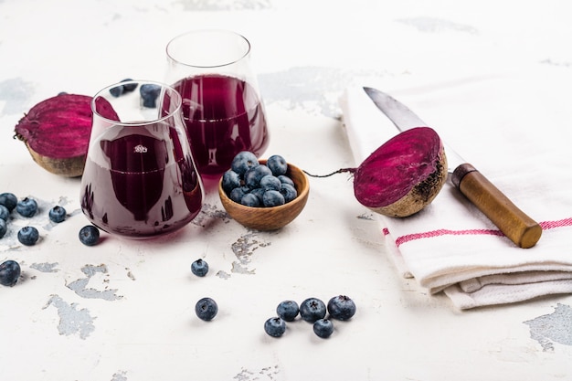 Jus de betterave et myrtille Photo Premium
