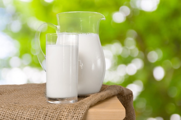 Lait et espaces verts Photo Premium