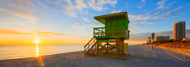 Lever Du Soleil à Miami South Beach Avec Tour De Sauveteur Et Littoral