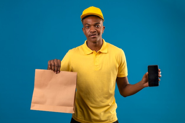 Livraison Homme Afro  am ricain En Polo Jaune Et Casquette 