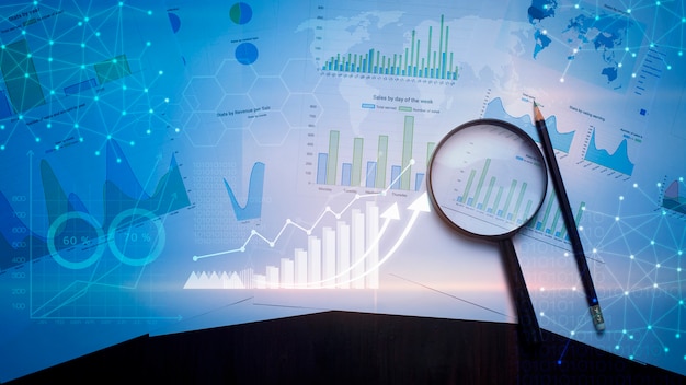 Loupe Et Documents Avec Des Donnees Analytiques Posees Sur Une Table Et Un Graphique De Realite Virtuelle Numerique Photo Premium