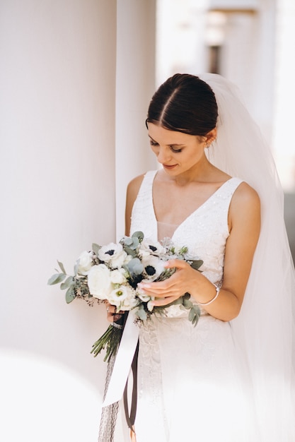Mariée le jour de son mariage Photo gratuit