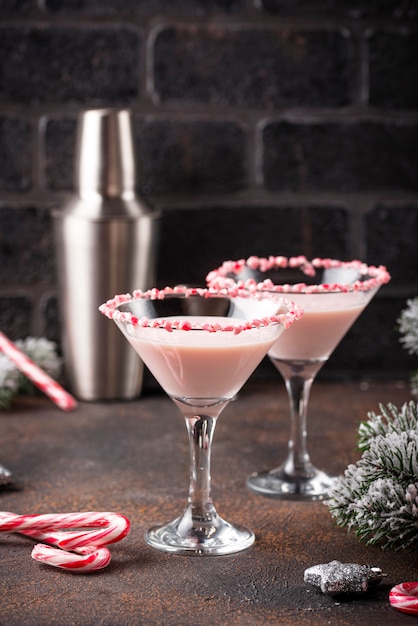Martini à la menthe rose et à la canne en sucre Photo Premium