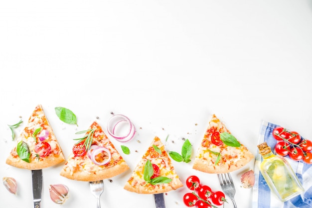 Morceaux de pizza au fromage margarita Photo Premium