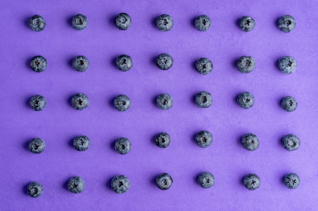 Motif de fruits colorés de bleuets. vue de dessus. pose à plat Photo Premium
