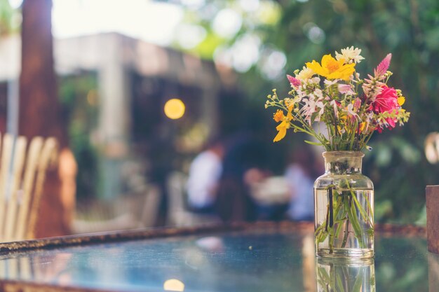 Nature Morte Avec Un énorme Bouquet De Fleurs Dautomne Et