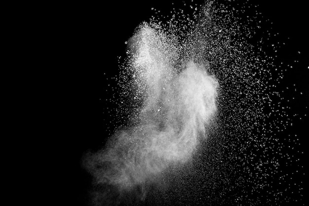 Le caprice perdu dans la brume Nuage-explosion-poudre-blanche-fond-noir-eclaboussures-particules-poussiere-blanche_36326-2813