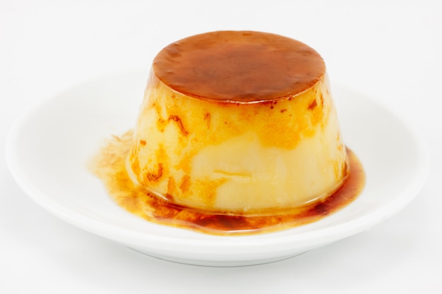 œuf Delicieux Flan Au Caramel Liquide Isole Au Four Photo Premium