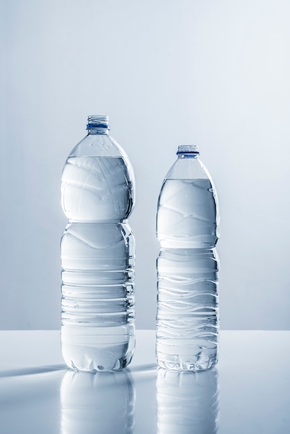 Paire De Bouteilles D'eau | Photo Premium