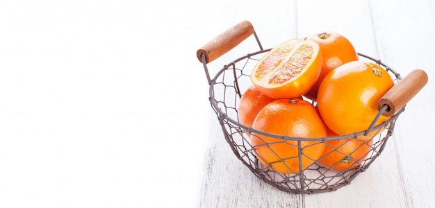 Panier Métallique Avec Des Oranges Télécharger Des Photos Gratuitement