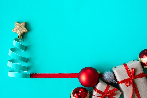 Papier Cyan Coupé En Forme De Sapin De Noël Avec Boîte