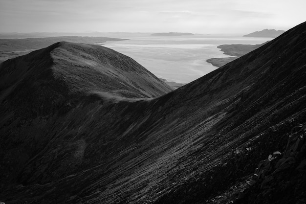 Paysage De Montagne En Noir Et Blanc Photo Gratuite