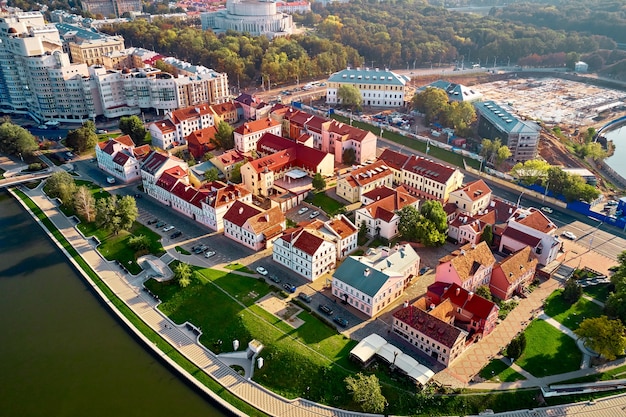 Paysage De La Ville De Minsk En Ete En Bielorussie Vue Aerienne De Nemiga Vue De La Traetskae Pradmestse Banlieue De La Trinite Photo Premium