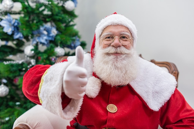 Père Noël Montrant Le Pouce Levé Père Noël Avec Une Vraie