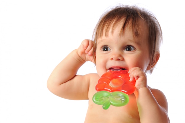 Petit Bebe D Un An Tient Sur Place Jouet De Dentition Colore Jouet En Eruption De Dents D Enfant Portrait Sur Blanc Isole Photo Premium