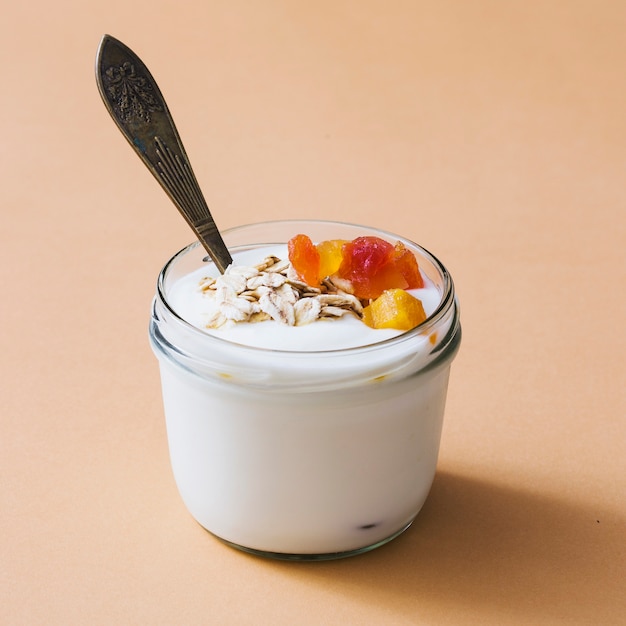 Petit Déjeuner Au Yaourt Avec Des Fruits Secs Et Des Garnitures D ...