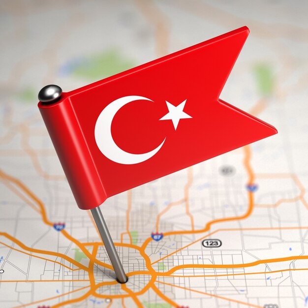 Petit Drapeau De La Turquie Sur Un Fond De Carte Avec Mise ...