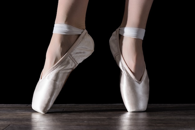 Pieds de ballerine dansante. Photo Premium