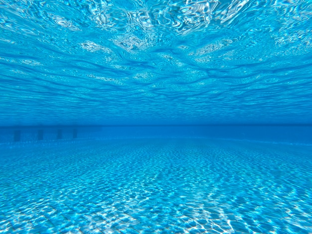  Piscine  Sous  L  eau  De L  eau  Pure Dans La Piscine  Photo  