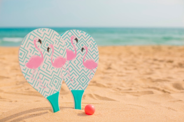 Plage de pagaies avec espace de copie Photo gratuit