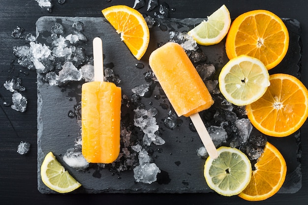 Popsicles orange faits maison Photo Premium