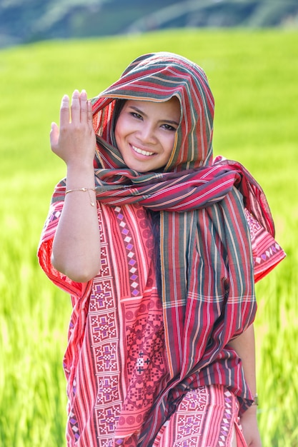 Portrait Belle Femme Asiatique  Porte Un Costume  