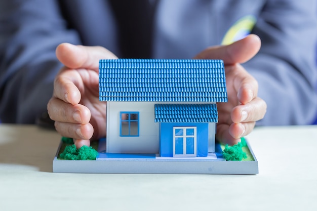 Protection de la maison dans une banque. Photo gratuit