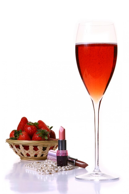 Rouge à Lèvres Rose Avec Verre Champagle Rouge Et Fraise