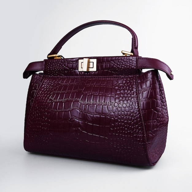 Sac Femme En Cuir Marron Sur Blanc | Photo Premium