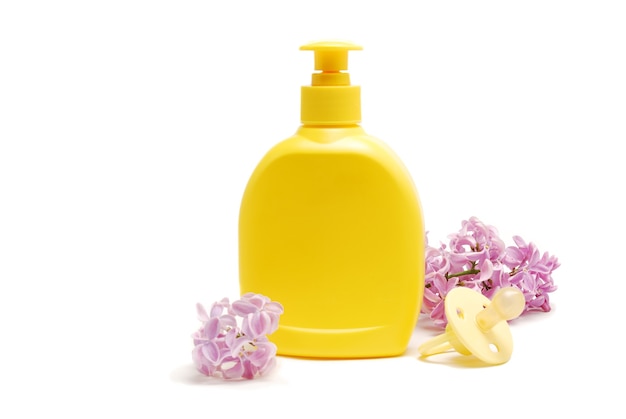 Savon Liquide Pour Bebe Sucette Et Fleurs Lilas Isole Sur Fond Blanc Photo Premium