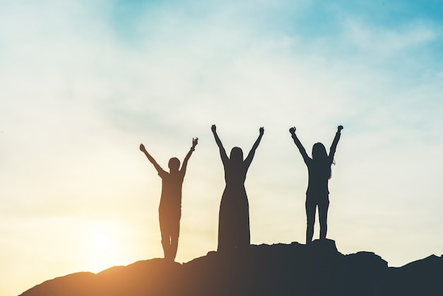 Silhouette de gens heureux temps Photo gratuit