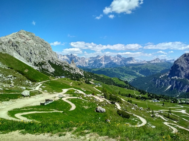 Superbe vue sur la chaîne de montagnes cadini di misurina dans le parc national tre cime di lavaredo. dolomites Photo Premium