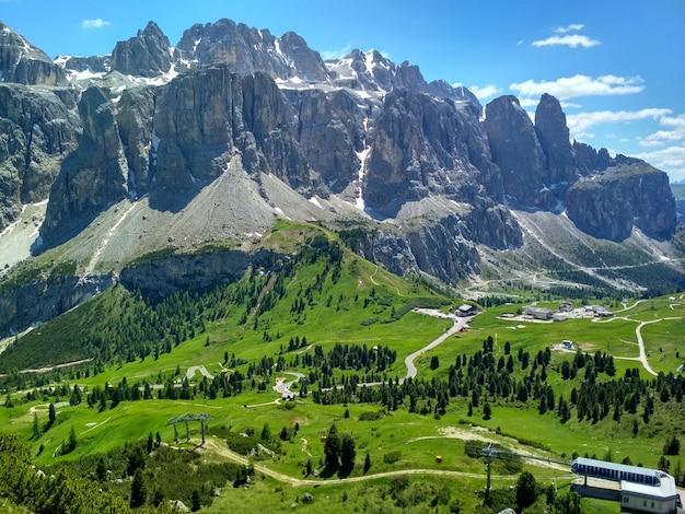 Superbe vue sur la chaîne de montagnes cadini di misurina dans le parc national tre cime di lavaredo. dolomites Photo Premium