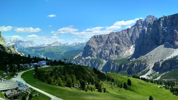 Superbe vue sur la chaîne de montagnes cadini di misurina dans le parc national tre cime di lavaredo. Photo Premium