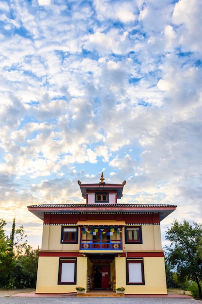 Temple Bouddhiste Dag Shang Kagyu à Panillo Huesca Aragon ...