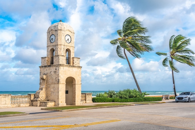 tour de l horloge palm beach worth avenue floride etats unis photo premium police coloriage kevin & maja